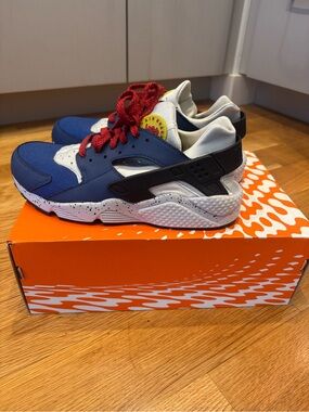 LIKE NEW: Nike Air Huarache Run: Women’s 11.5/Men’s 10